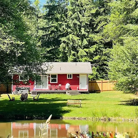 Red Cabin On The Lake By Betterstay Ashford Exterior photo